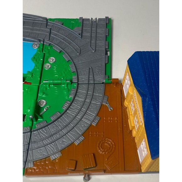 Fisher Price THOMAS TRAIN TAKE N PLAY MAITHWAITE FOLDING PLAYSET 2009 - Picture 13 of 16